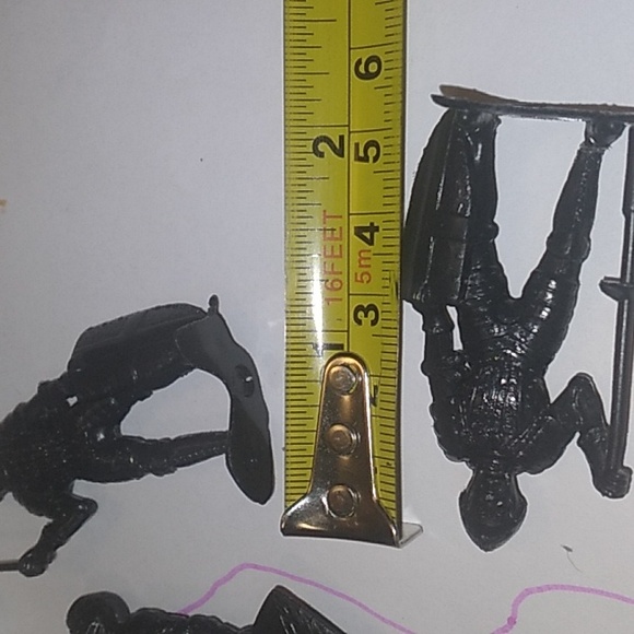 Vintage Gladiator Figurines- (Plastic) - Picture 14 of 15